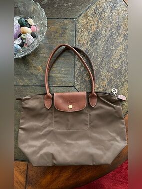 Longchamp Brown Tote with Tan Leather Trim
Lovely ♥️